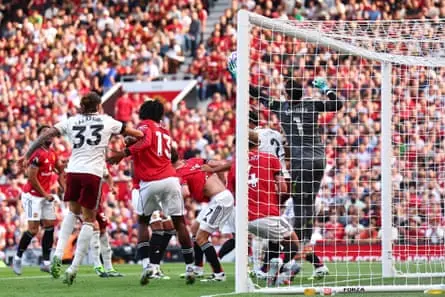 英超赛场球员精彩过人动作特写